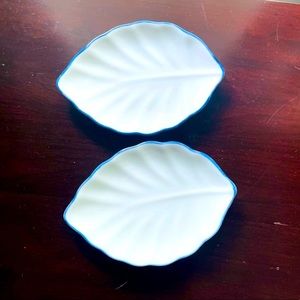 Williams Sonoma White Leaf Blue Trim Plates (2)